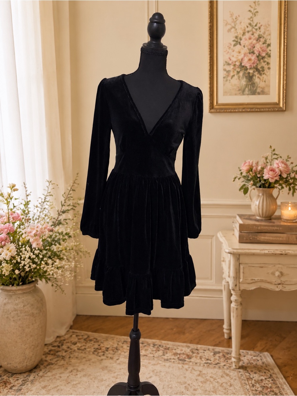 HALARA Black Velvet V-Neck Long Sleeve Ruffled Hem Dress